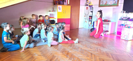 IMG-41f1a5b0d221a5f2bd8ad8e664a41952-V